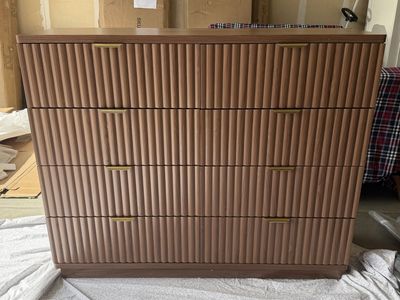 Fluted 8 drawer dresser