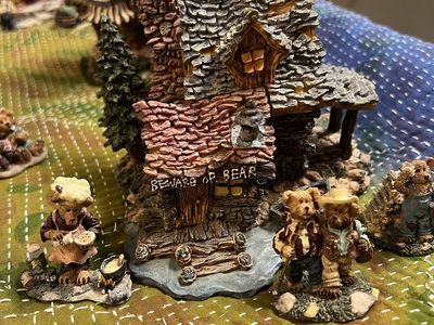 Boyd’s Bear Barely Built Village Edmund’s Hideaway