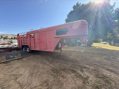 1983 sundowner livestock trailer.