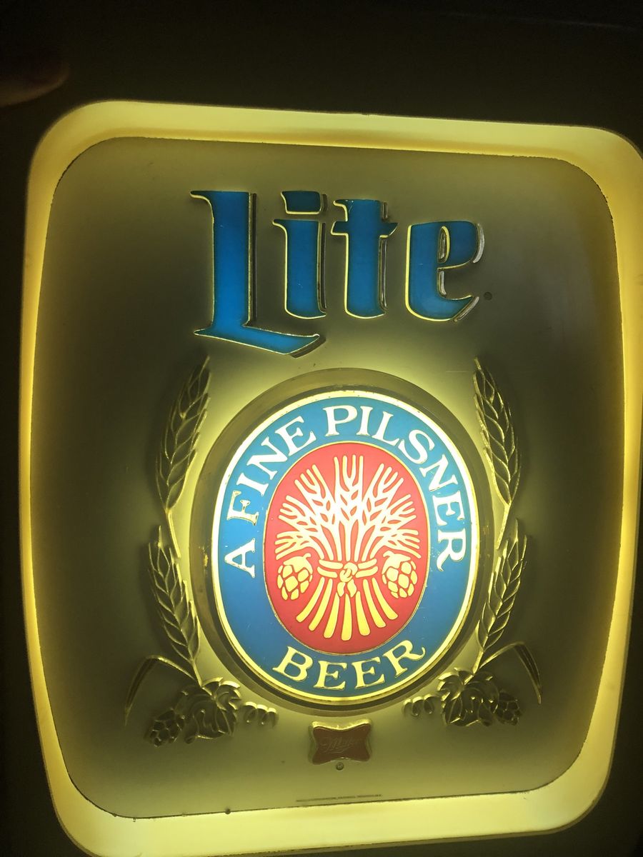Vintage Miller Lite Beer Light Up Bar Sign