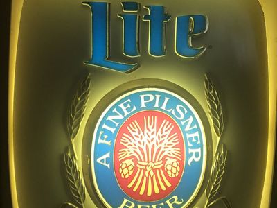 Vintage Miller Lite Beer Light Up Bar Sign