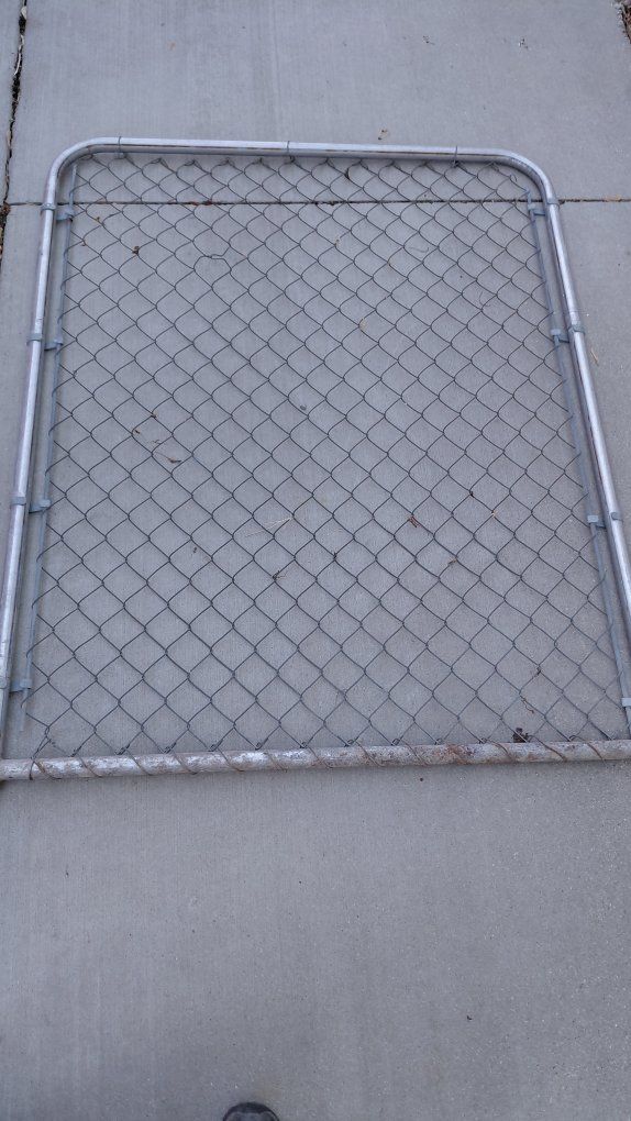 4'x10' dog run $40