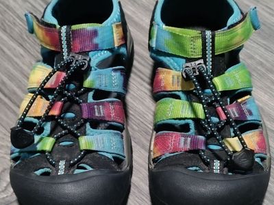 Keen Big Kids' Newport H2 Rainbow Tie Dye Sandals; big kids/youth size 3