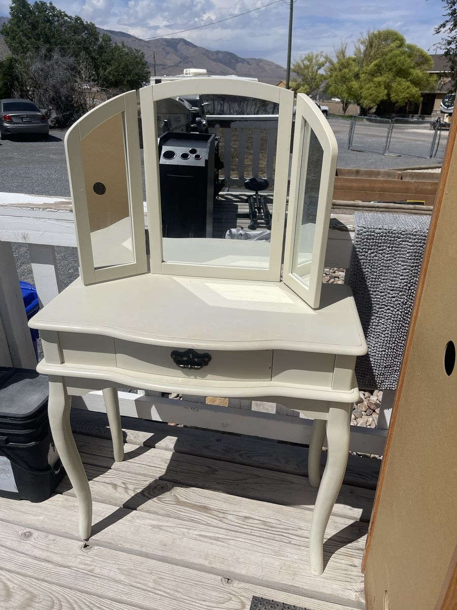 Vintage Vanity Table with Tri-Fold Mirror and Single Drawer