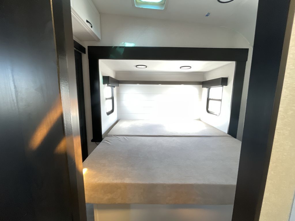 Main image 40