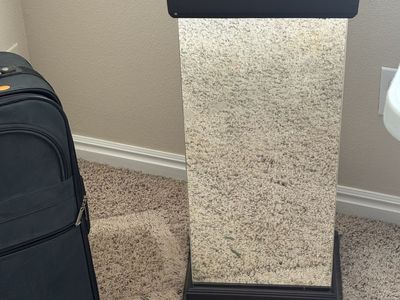 Mirrored pedestal