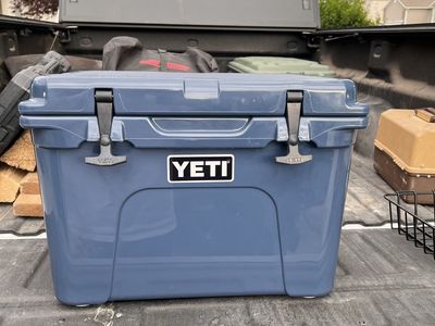 Yeti Tundra 35 Cooler Navy