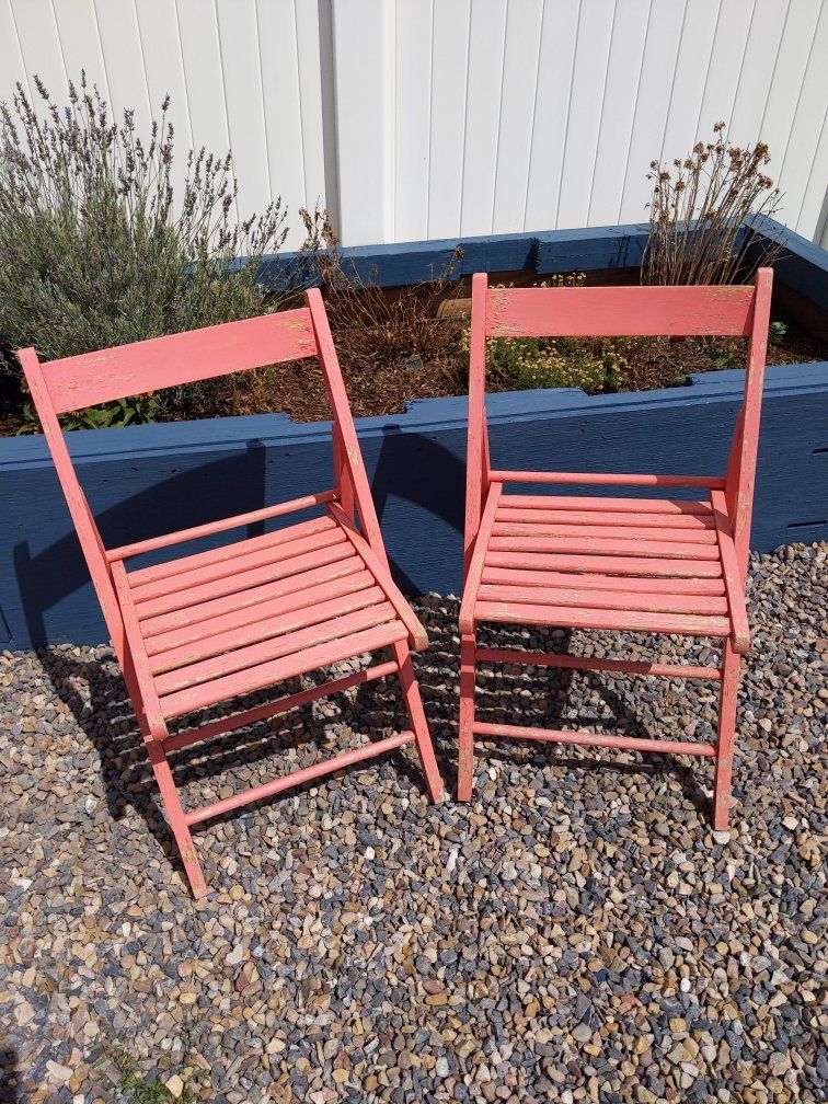 Set of 2 Salmon Pink Wooden Folding Chairs