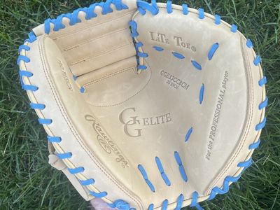New Rawlings Gold Glove Elite 33 in. Baseball Catchers Glove