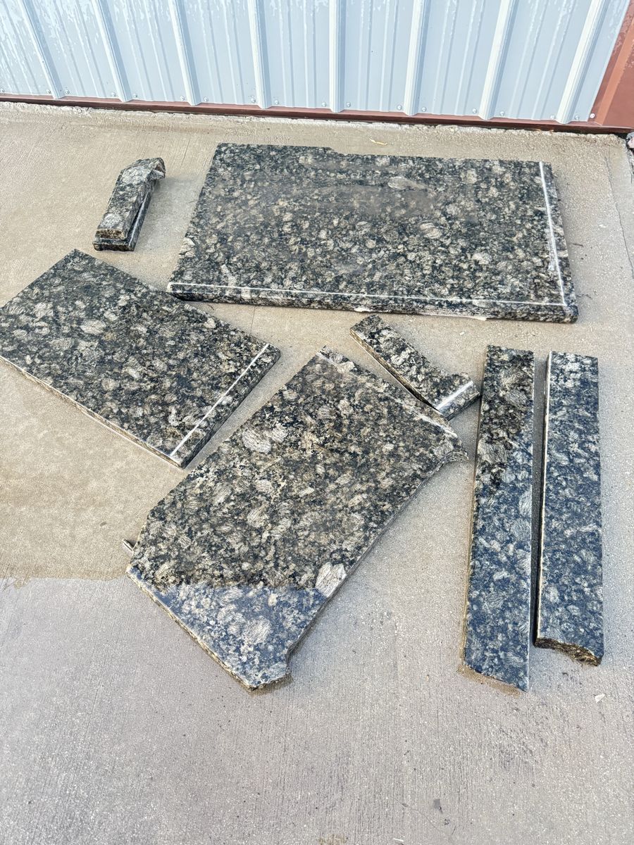 Assorted small pieces Granite Countertop Pieces - Multi-Sized Slabs