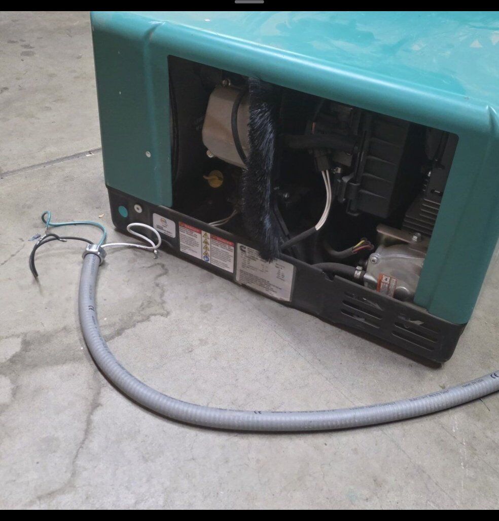 Onan 2500 watt LP onboard generator