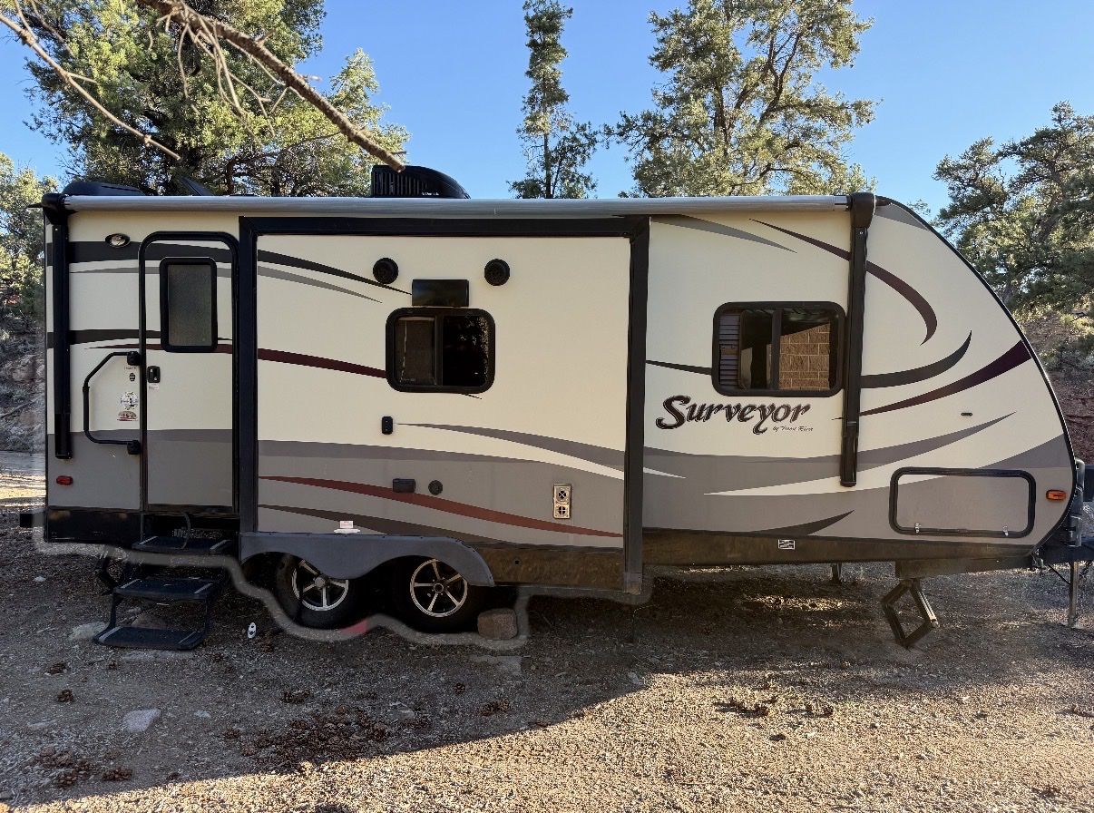 2019 Forest River Surveyor Luxury 226RBDS – Great Condition