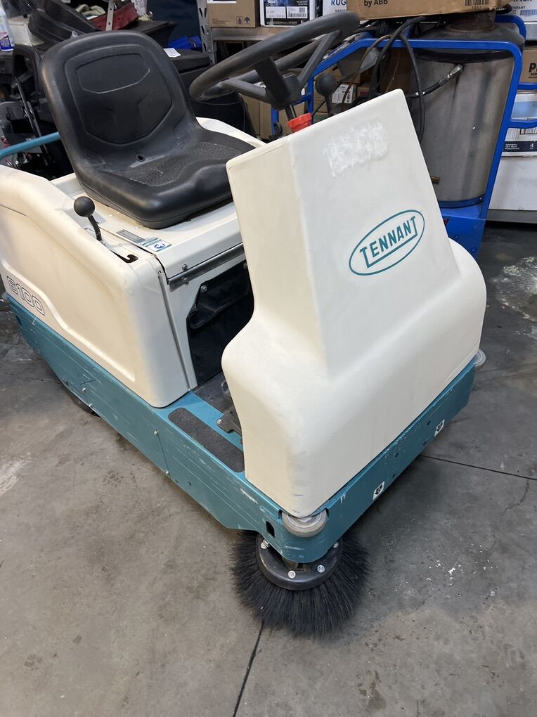 RIde On Floor Sweeper Tennant, 6100