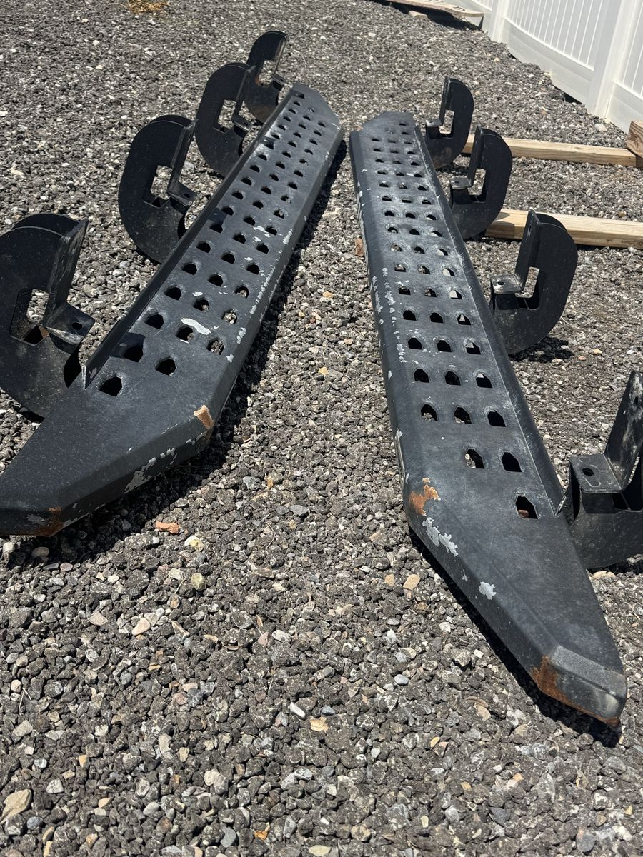 Go Rhino running boards GM 1500 19-26