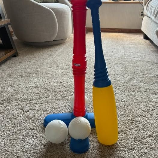 Little Tikes T Baseball Bat & 3 Balls