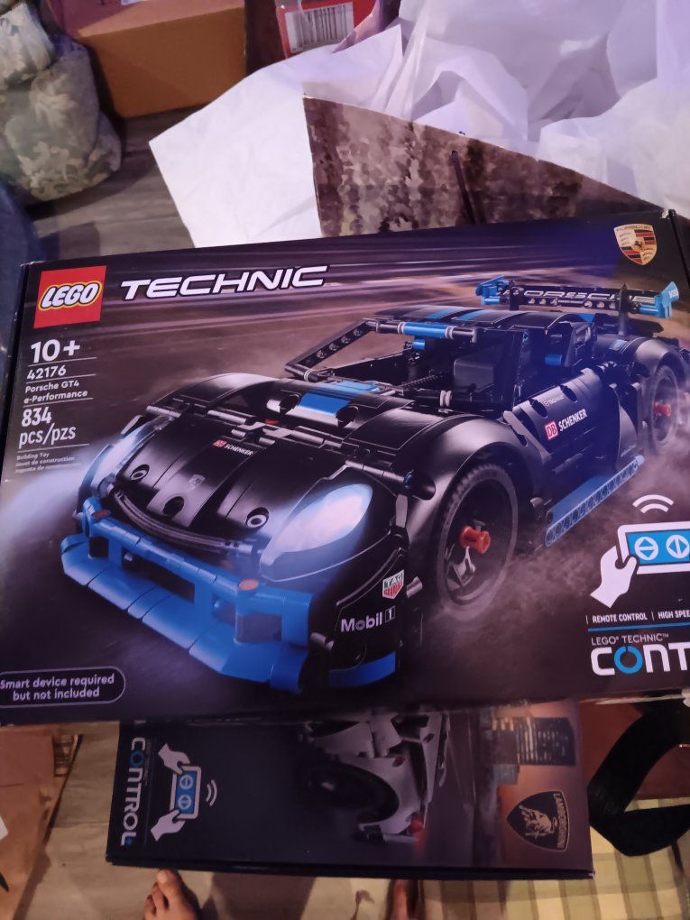 LEGO Technic 42176 Porsche GT4 e-Performance 834 pcs New Sealed