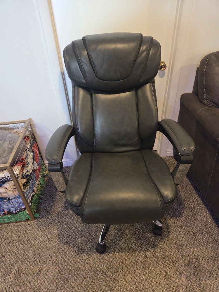 FREE - you pick up.
Ergonomic Black Leather Executive Office Chair with High Back & Chrome Base