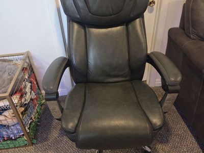 FREE - you pick up.
Ergonomic Black Leather Executive Office Chair with High Back & Chrome Base