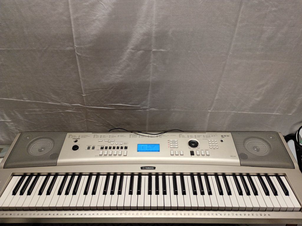 Yamaha YPG-235 76-Key Electronic Keyboard
