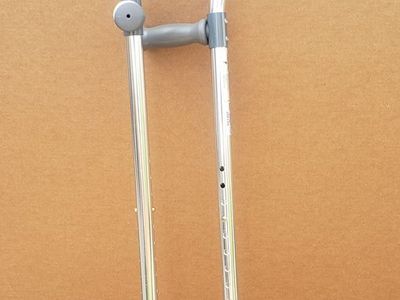 MEDLINE Aluminum Adjustable Forearm Crutches: 250-lbs Weight Capacity - 5ft-6ft 2in