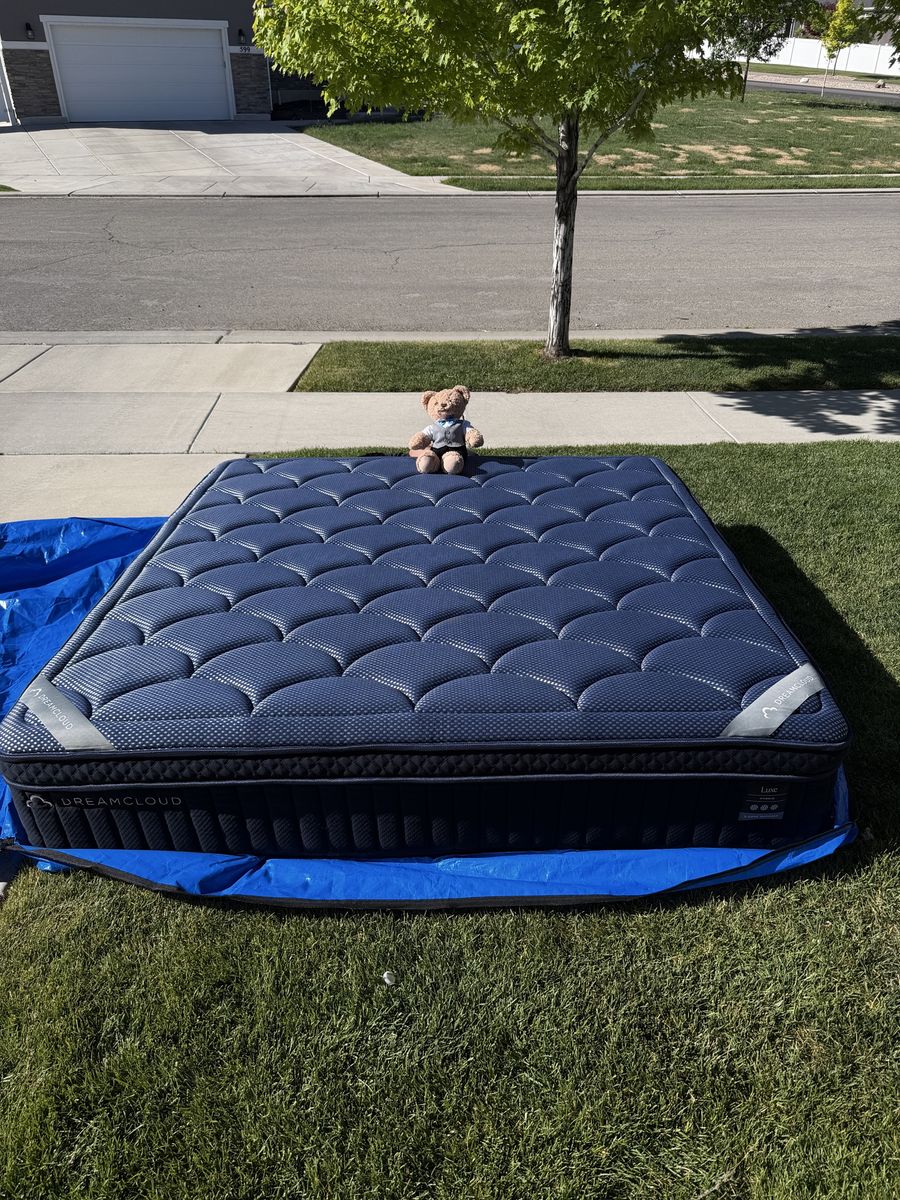 King mattress. Dream cloud luxe hybrid