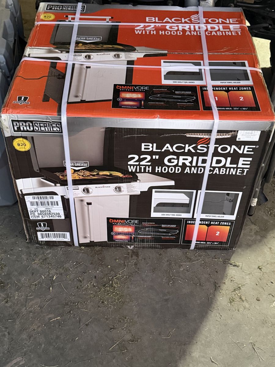 Blackstone ProSeries 22" Griddle with Hood and Cabinet