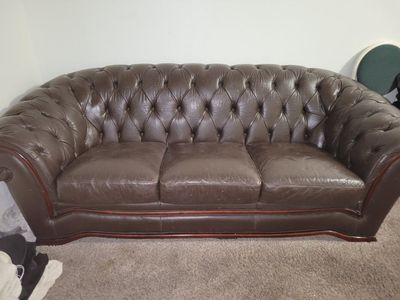 Classic Brown Tufted Leather Chesterfield Sofa Couch - 3 Seater furniture