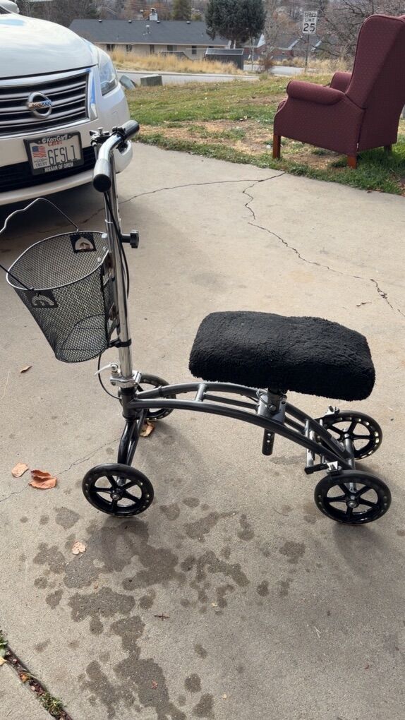 Knee Scooter By DRIVE WITH BASKET