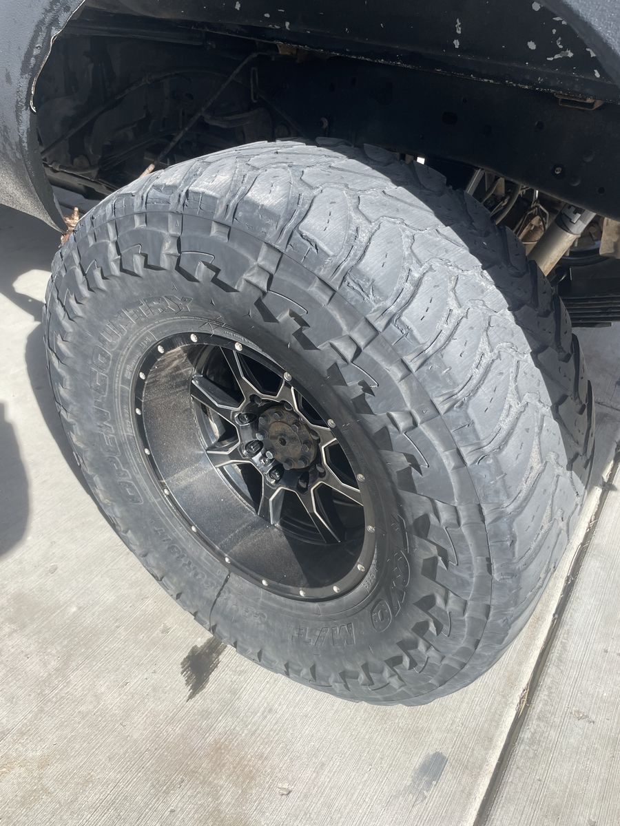 38x15.5r18 toyo Mud Terrain On Moto Metal Wheels
