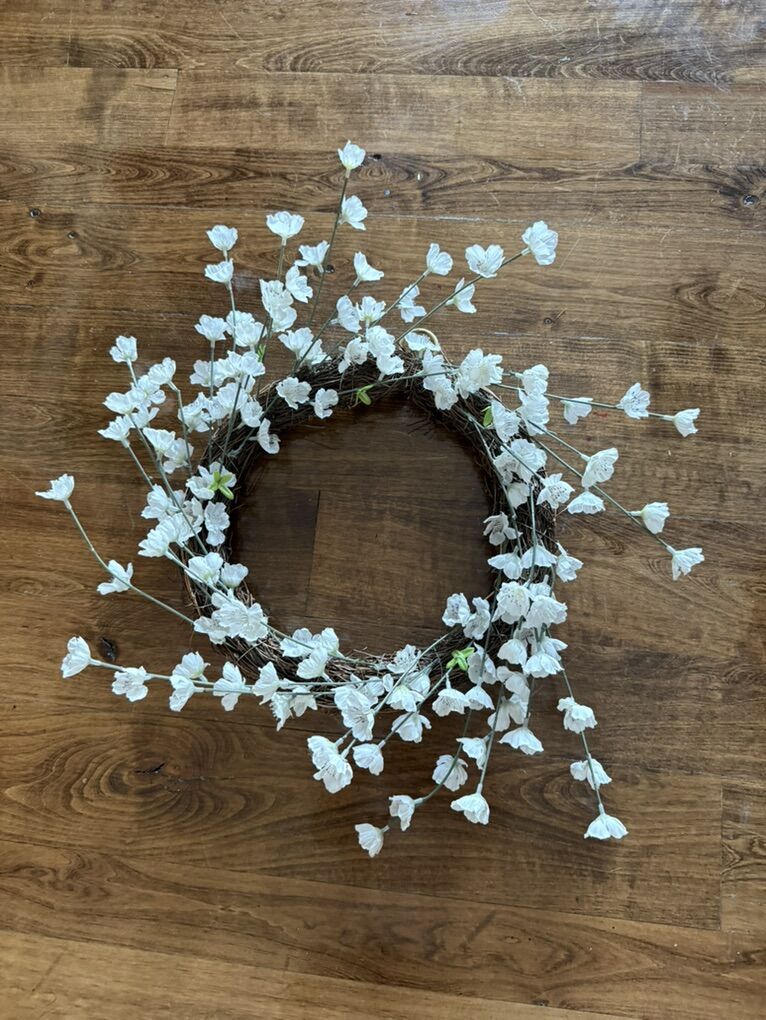 White Dainty Flower Wreath 24