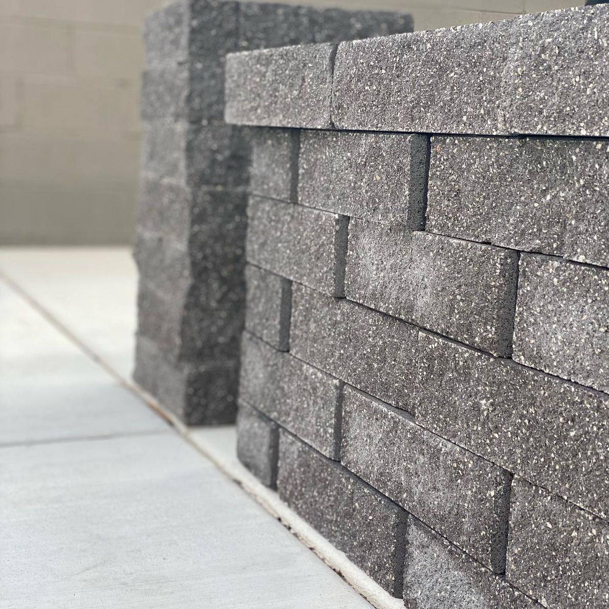 BLACK RETANING WALL BLOCKS 6x4x16