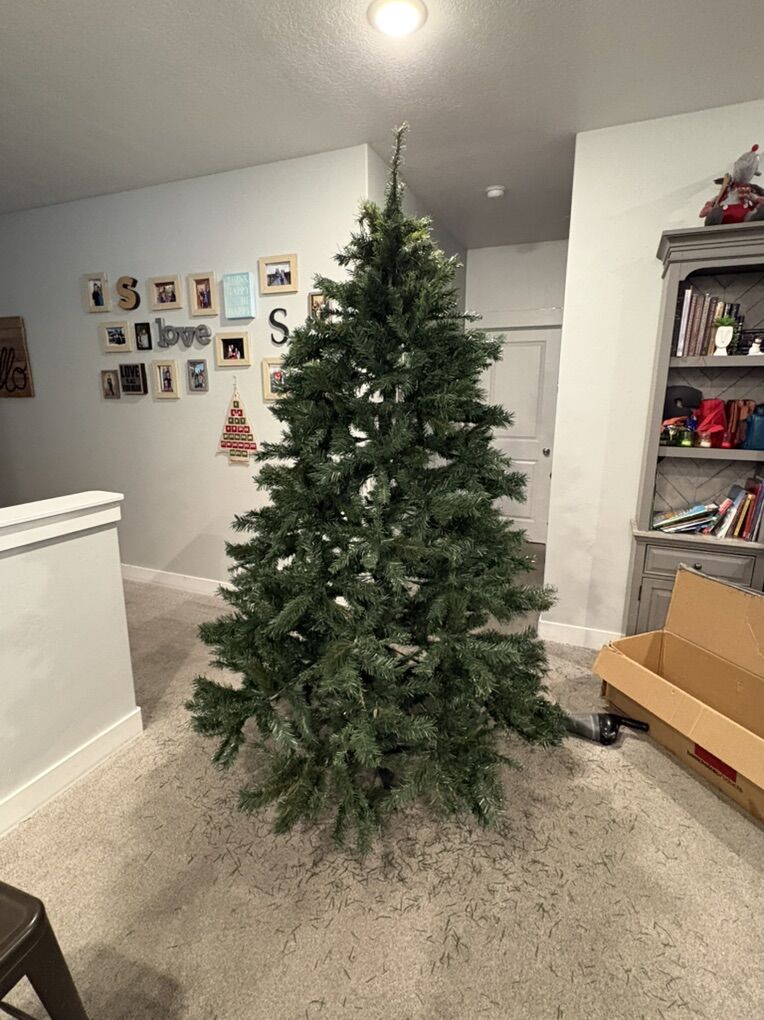 7.5' Non-Lit Christmas Tree