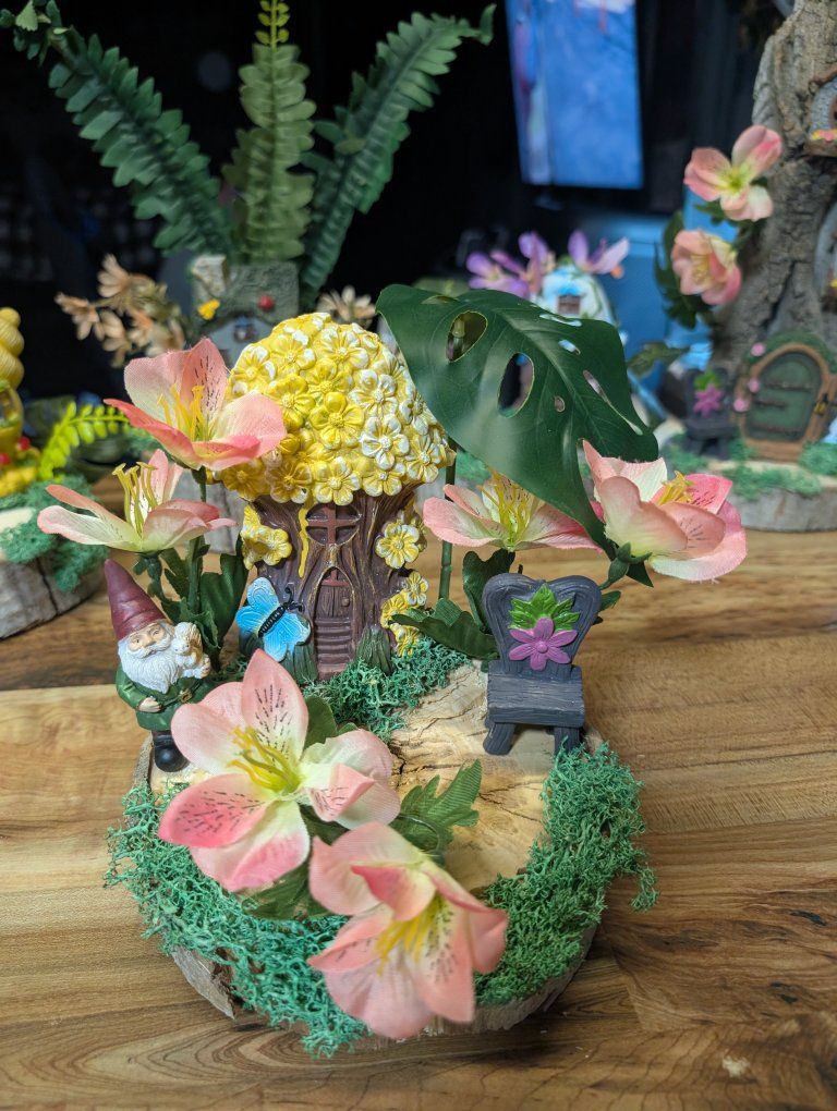 Handmade Fairy Garden Tree Stump Decor with Gnomes, Mushroom House & LED Lights