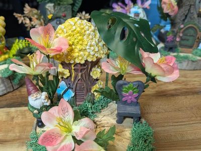 Handmade Fairy Garden Tree Stump Decor with Gnomes, Mushroom House & LED Lights