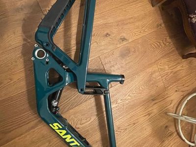 Santa Cruz HIGHTOWER R / Carbon 2025