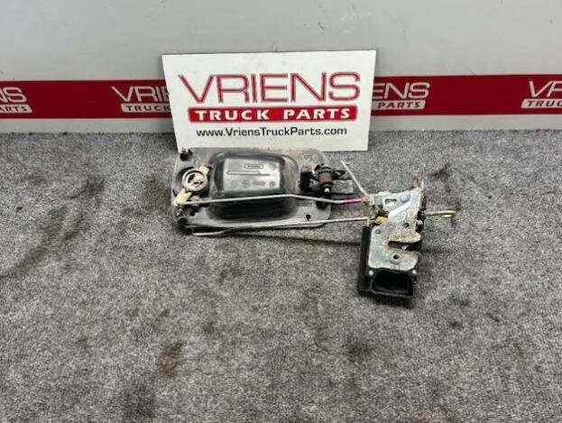 16643438 RH DOOR HANDLE
16872404 LATCH LOCK LEVER