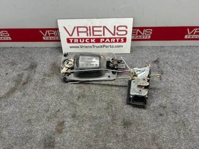 16643438 RH DOOR HANDLE
16872404 LATCH LOCK LEVER