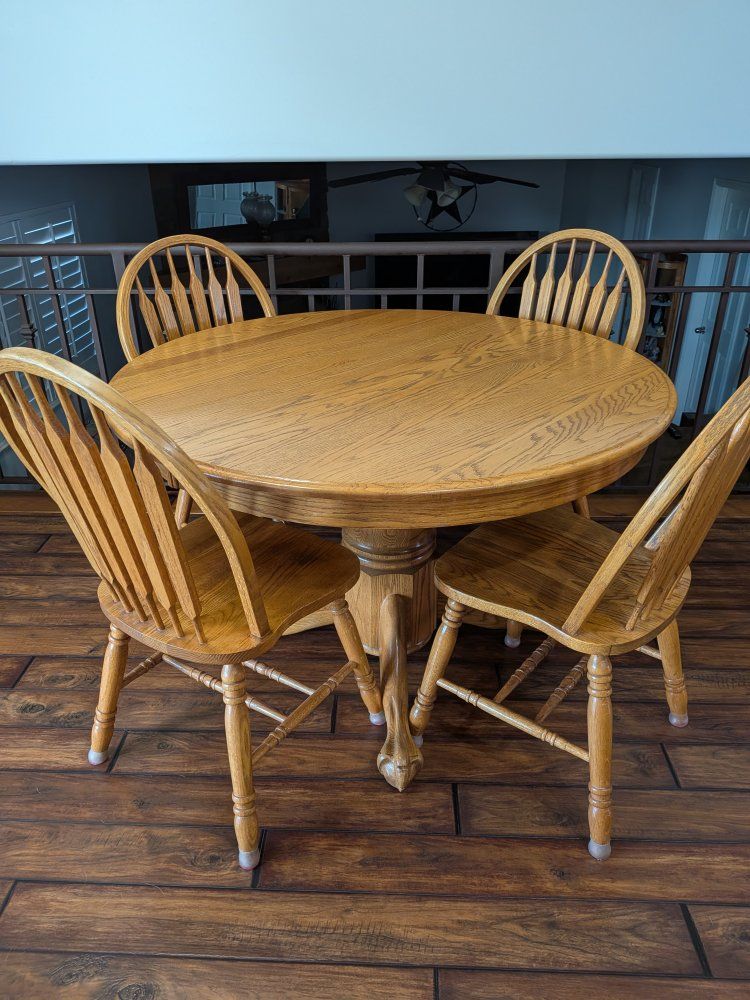 Solid Oak Round Pedestal Dining Table with 6 Chairs + 24" leaf and 3 Matching Swivel Barstools