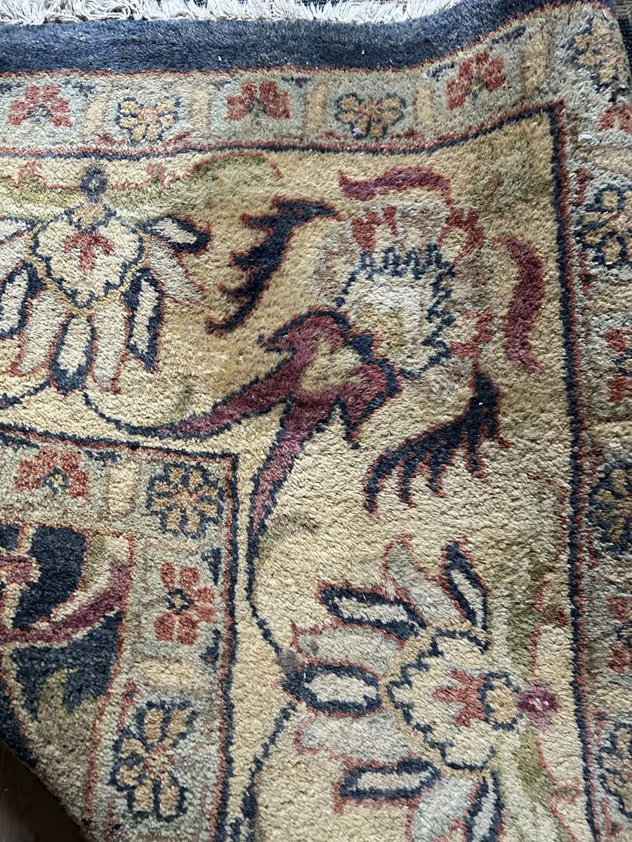 Rug-India 9’ x 12’. Wool, beautiful condition. De