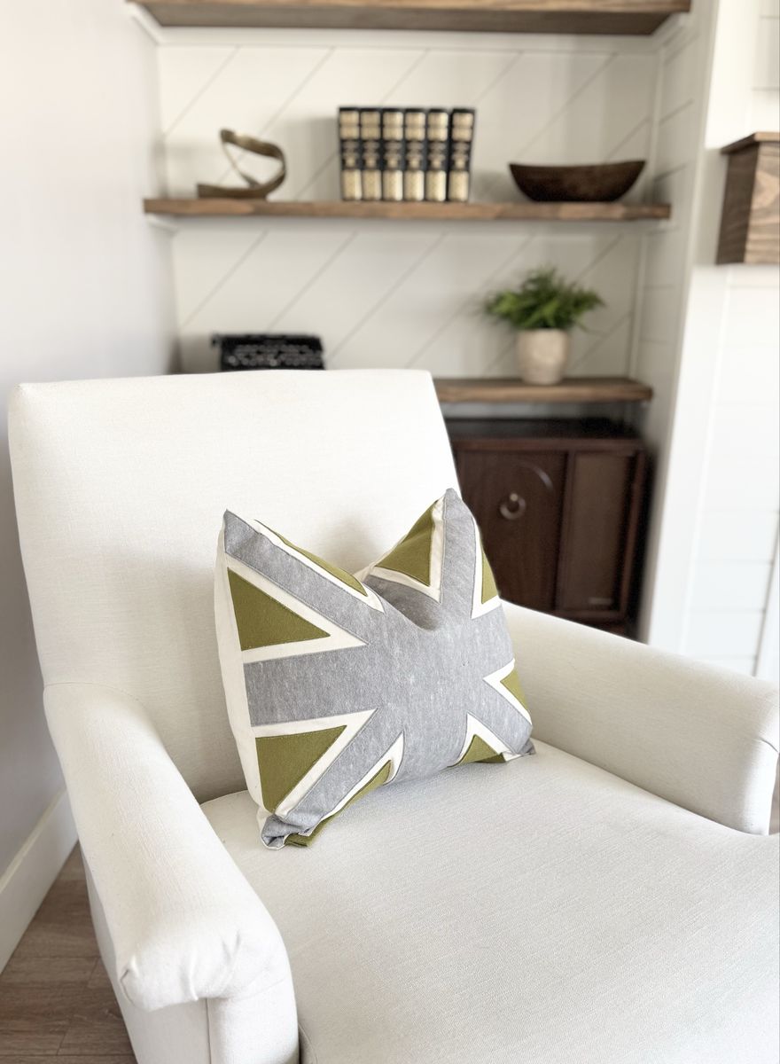 British Style | Down | Throw Pillow English Flag