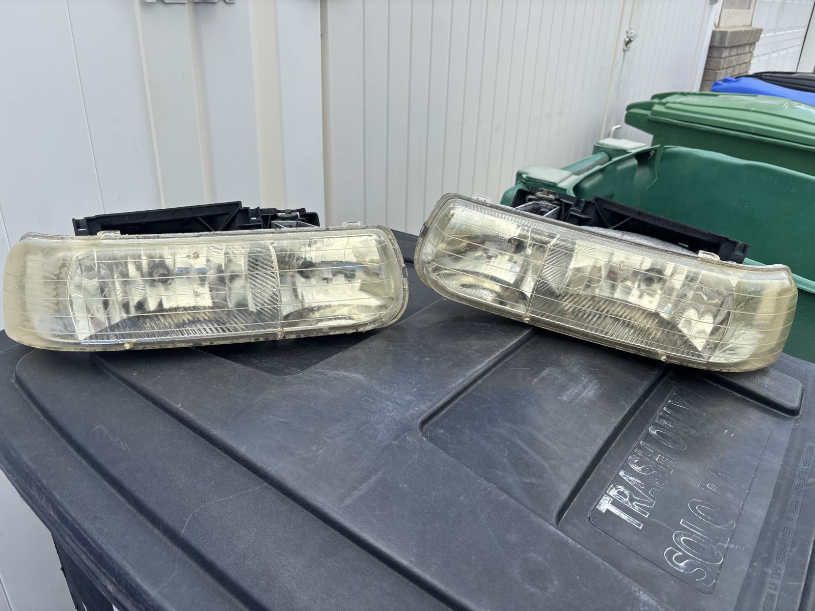 Chevy Silverado Headlights (Pair) - 1999-2002 - Yellowed but Functional