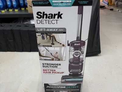 Brand New Shark Detect Lift-Away Upright Vacuum, Pet Friendly LA490 Mauve