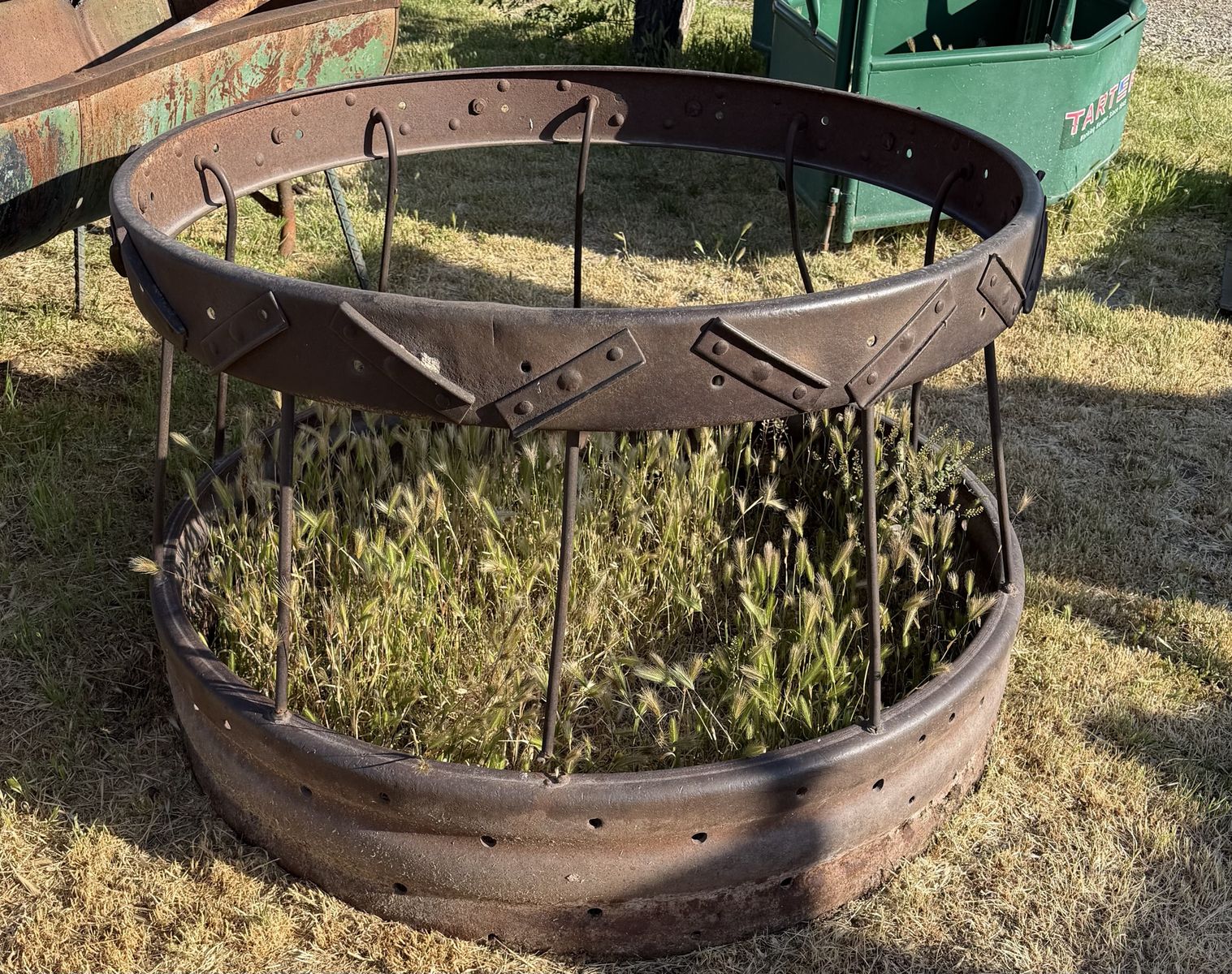 Smaller hay feeder for cattle