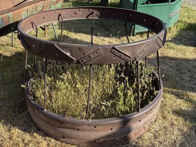 Smaller hay feeder for cattle