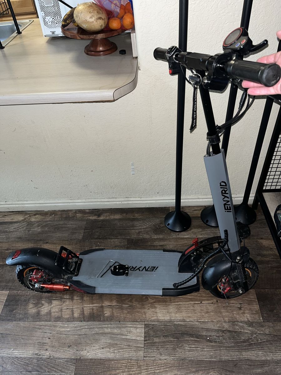 iEnyrid A1 Electric Scooter