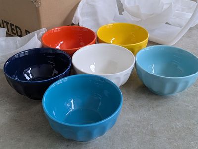 Brand new set of 6 "Sweese" 26-oz colorful porcelain bowls for pasta, salad, soup, serving