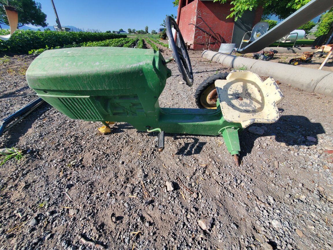 john deere petal tractor