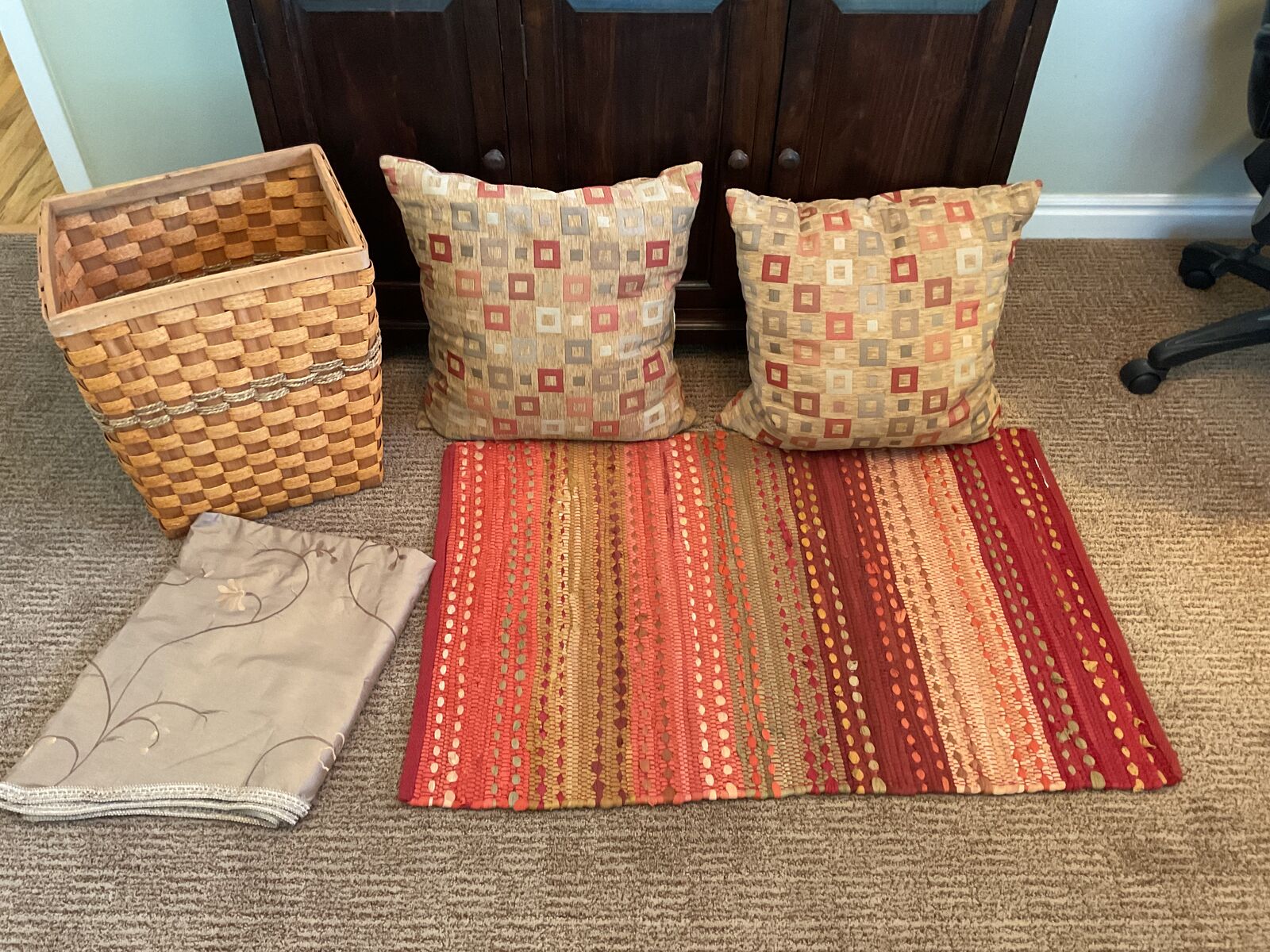2 Pillows, Rug, Basket and 2 Vallances