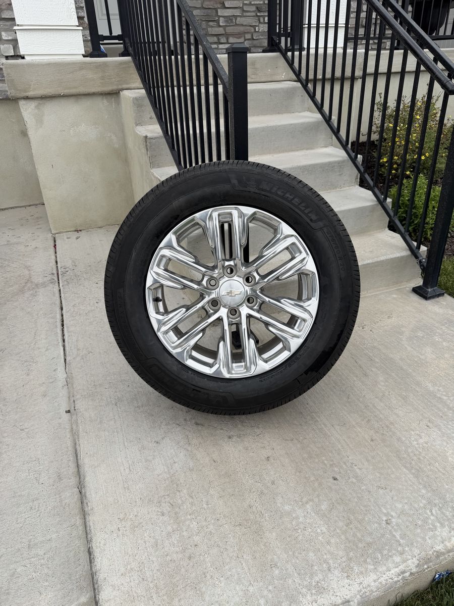 Chevy Silverado 1500 Tahoe Rims and Tires 275/60R20 Michelin Defender