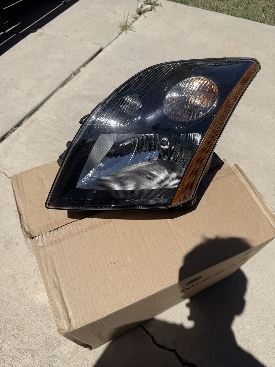 New OEM Nissan Sentra SE-R Driver Headlight Assembly 26060-ET80B
